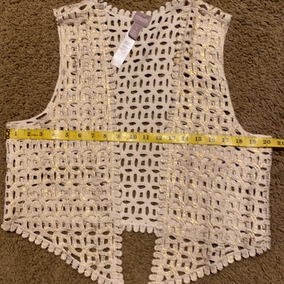 EUC Chico’s Ivory and Gold Open Front Vest Size Chico’s 1 or Medium - Picture 4 of 6